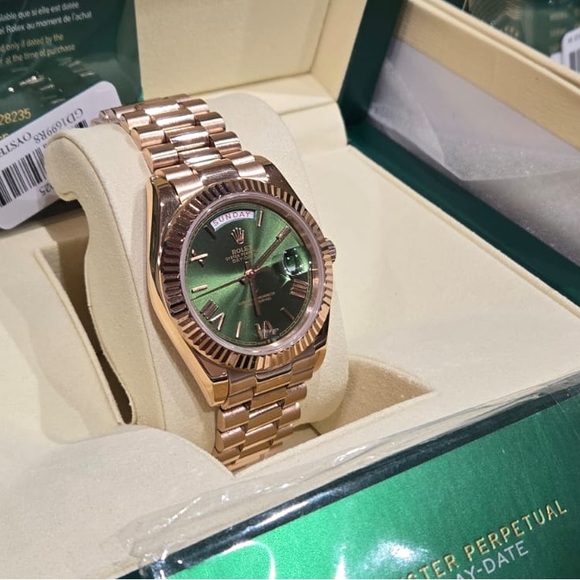 Rolex Men's Watch with Green Dial and Gold Bracelet - Picture 1 of 2